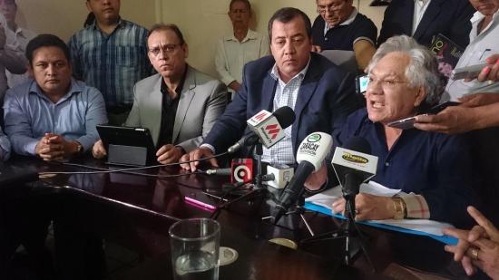 Transportistas se tomarán la vía a Alóag- Santo Domingo