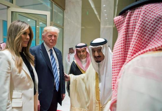 Melania e Ivanka Trump dan que hablar en EEUU al evitar el velo en Arabia Saudí