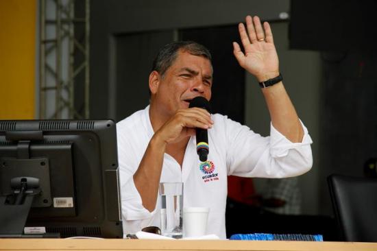 Presidente Correa pide a jóvenes superar la 'cultura de la indiferencia'