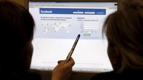 Facebook reconoce 'contradicciones' en sus políticas de contenido ofensivo