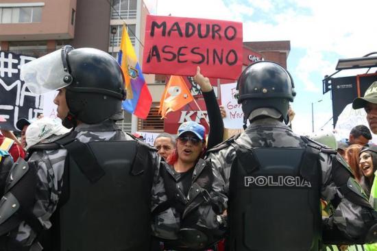 Maduro no viajó a Ecuador para evitar 'preguntas incómodas', dice Capriles