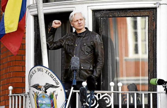 Assange publicaría datos de corrupción del país, si los tuviese