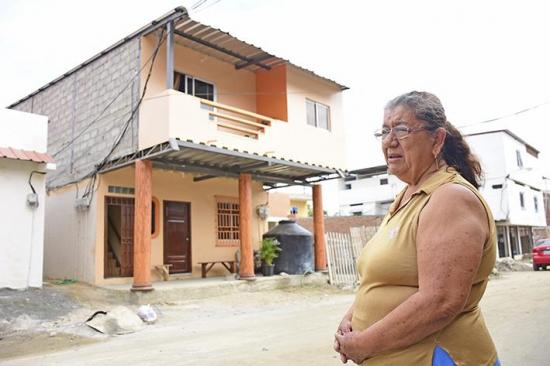 Damnificados del terremoto modifican las casas del Miduvi