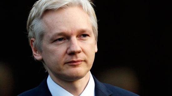 Assange aplaza su anuncio ante inminente reunión con autoridades británicas