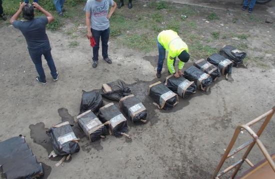 Portoviejo: Decomisan droga encaletada en un tanquero