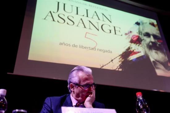 Ecuador ve apertura en autoridades del Reino Unido para tratar caso Assange