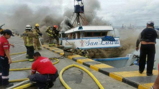 Incendio en un pesquero