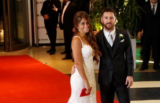 Messi dona bebidas y snacks que sobraron de su boda a entidades benéficas