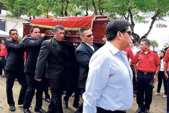 Sepultan a William  Salazar