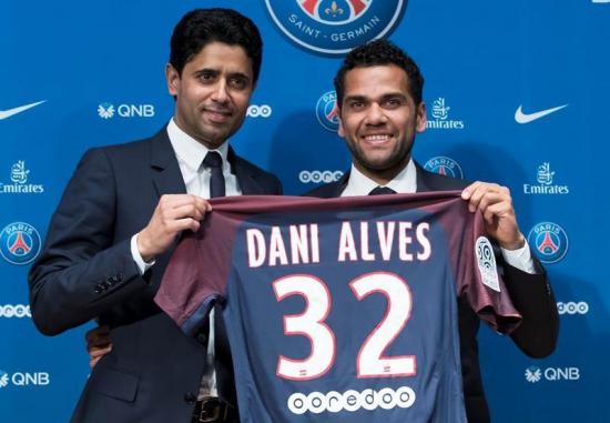 El PSG confirma el fichaje del exbarcelonista Dani Alves
