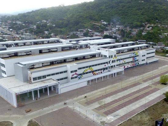 Aeropuerto y hospital de especialidades, entre los 10 pedidos a Moreno