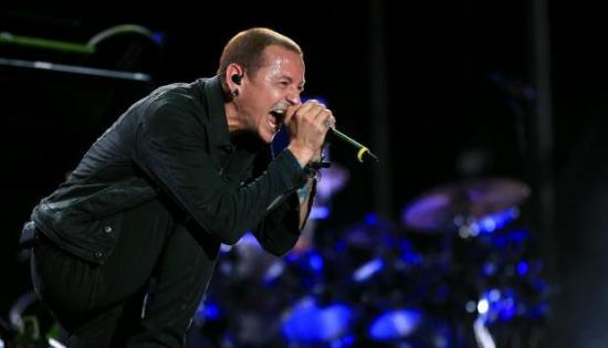 Encuentran ahorcado a Chester Bennington, cantante de Linkin Park