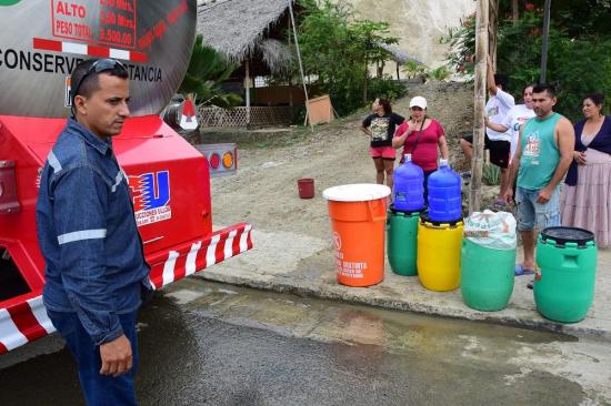 Agua gratis por tres meses en comunidad de Rocafuerte