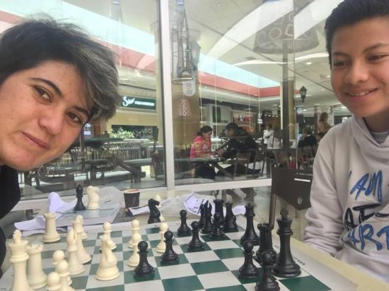 La ajedrecista Carla Heredia cuestiona trato en un centro comercial de Quito