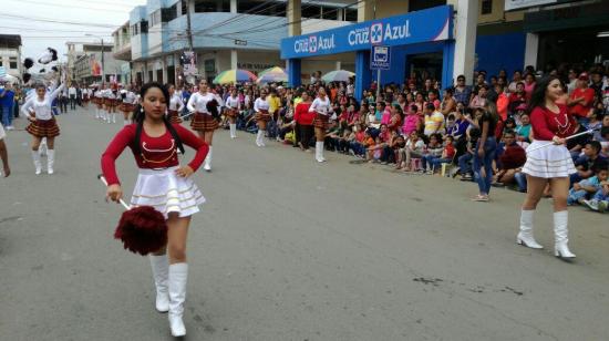 Chone celebra sus 123 años de cantonización con un colorido desfile