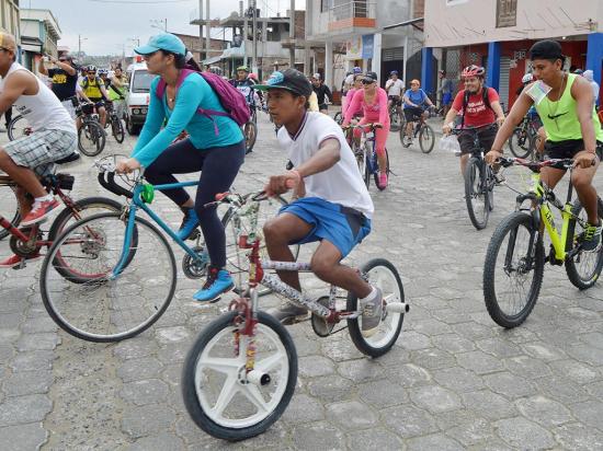 Organizan ciclopaseo en Rocafuerte para fomentar el deporte