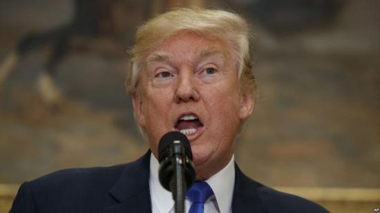 Trump respalda proyecto de ley que eliminaría lotería de visas
