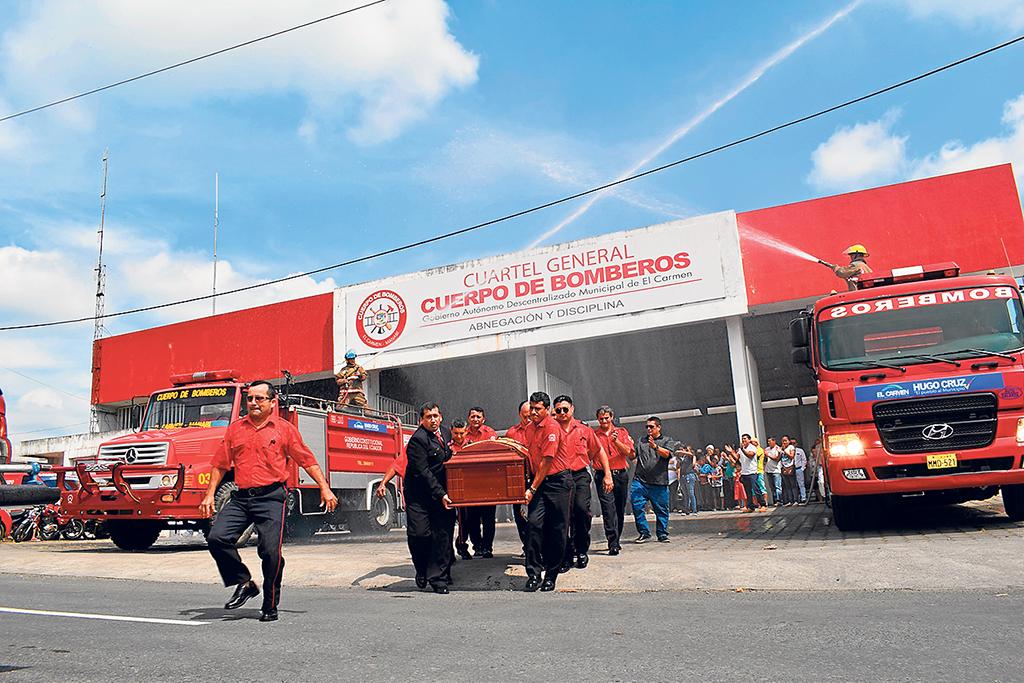 Con Honores Sepultan A Mujer Bombero El Diario Ecuador