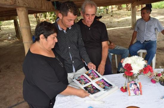 Junín: Lágrimas y dolor en sepelio de madre e hija que murieron en accidente vía Quiroga