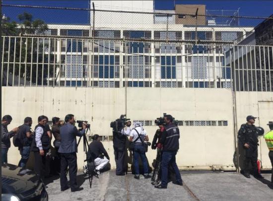 Fiscalía retiene a exfiscal Galo Chiriboga en aeropuerto de Quito
