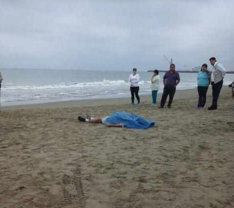 Hombre es hallado sin vida en la playa El Murciélago, en Manta