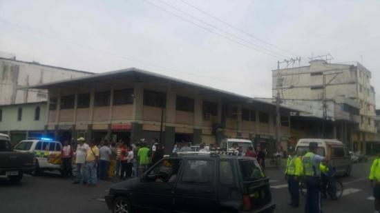 Ambulancia que llevaba varios heridos se accidenta en Guayaquil