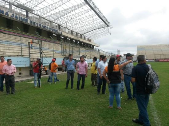 El estado de la Tribuna del estadio Jocay deja satisfecho a delegado de la FEF