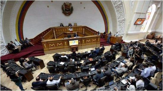 Parlamento rechaza 'disolución' ordenada por Constituyente y convoca a sesión