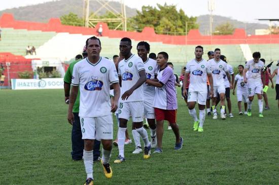 Liga de Portoviejo hace respetar su localía tras vencer en el último minuto a Gualaceo