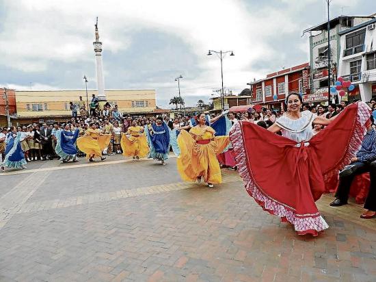 Fiesta y folclor en Jipijapa