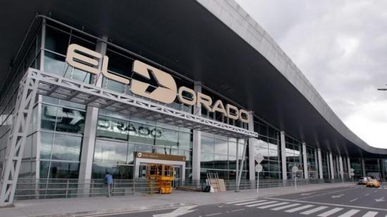 Aeropuerto de Bogotá suspende operaciones por aterrizaje de emergencia