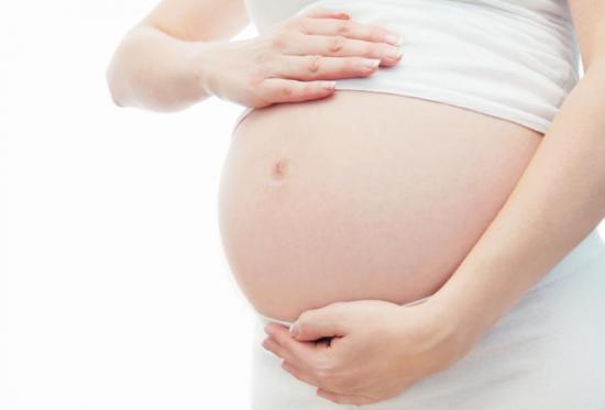 Usar el celular durante el embarazo no daña el desarrollo del feto