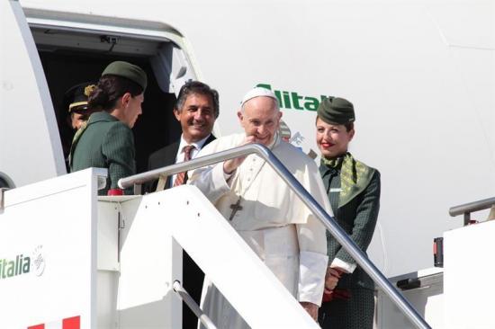 El papa deseó 'estabilidad' para Venezuela durante su vuelo a Colombia