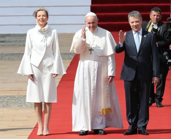 El papa pide a los colombianos 'huir de toda tentación de venganza' y buscar la paz