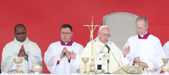 El papa declara beatos a dos religiosos, víctimas del conflicto armado en Colombia