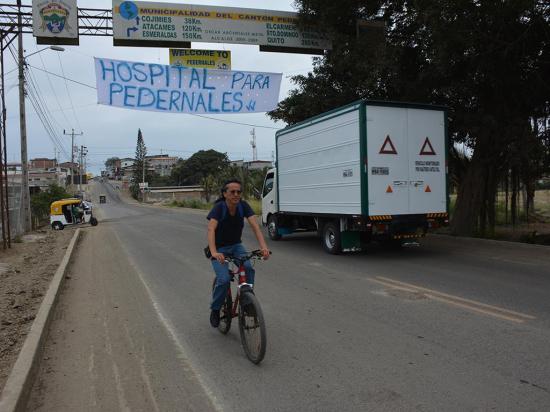 Mediante grafitis exigen un hospital en Pedernales