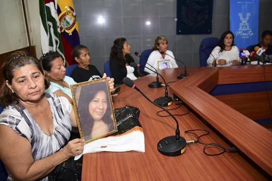 Familias de víctimas del terremoto denuncian abandono