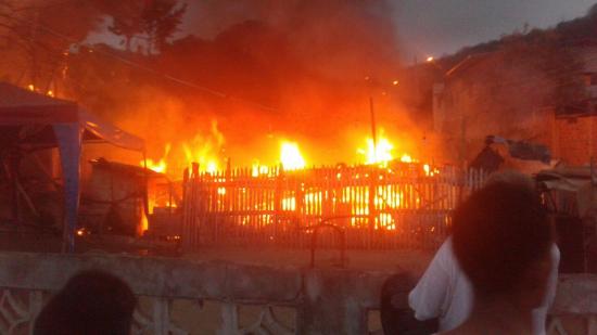 Incendio en la parroquia San Pablo de Portoviejo