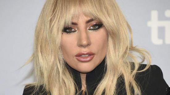 Lady Gaga pospone toda su gira europea por un dolor físico severo