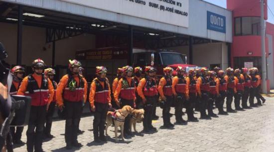 Treinta bomberos ecuatorianos listos para viajar a México para apoyar rescate