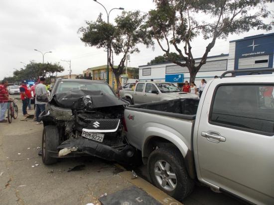 Dos mujeres resultan heridas en accidente en la avenida Manabí