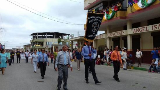 Charapotó celebra sus 483 años de fundación con un desfile