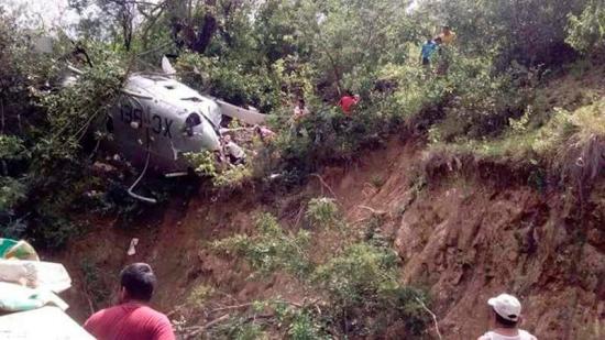 Helicóptero con ayuda para víctimas de sismo se desploma en el sur de México