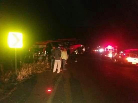 Accidente de bus deja un muerto y varios heridos en la vía El Empalme - Pichincha