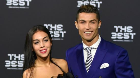 Redes sociales revelan que Cristiano Ronaldo y su novia esperan una niña