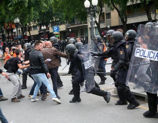Más de 300 heridos en altercados en el referéndum de Cataluña
