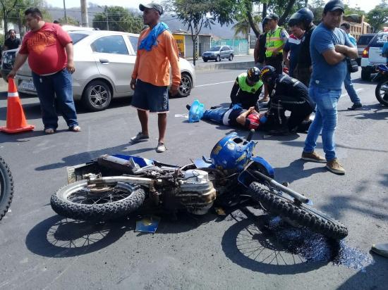 Motociclista resulta herido tras choque en la vía Portoviejo-Manta
