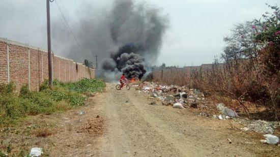 Quema de basura causó alerta en moradores de la ciudadela Montalván de Montecristi