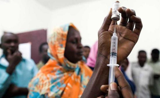 China autoriza una vacuna contra el ébola diseñada en el país