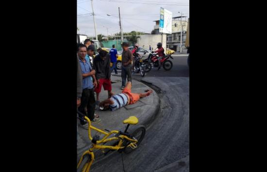 Hombre resulta herido en accidente de tránsito en la parroquia Andrés de Vera